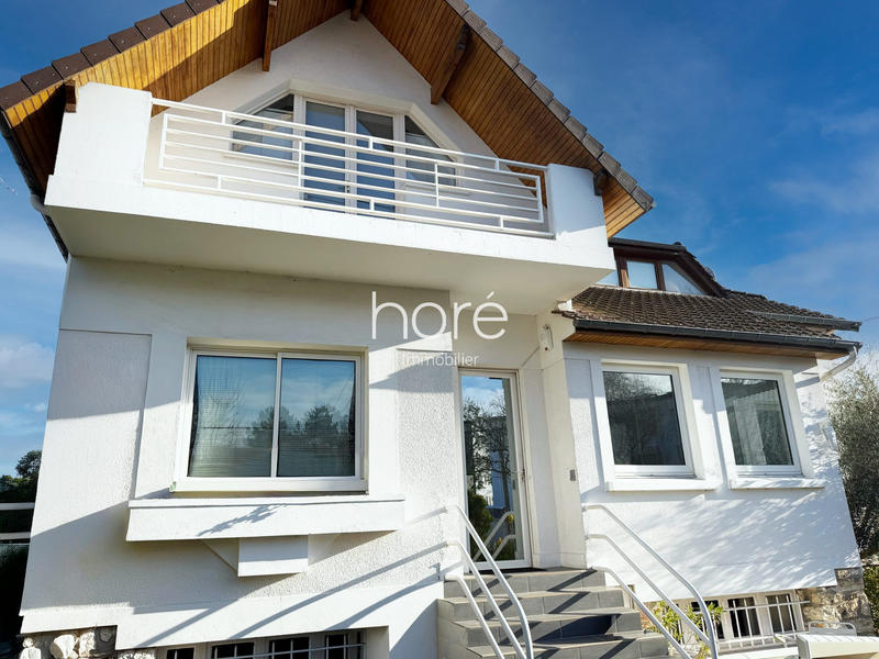 Maison - 210 m² - 8 pièces