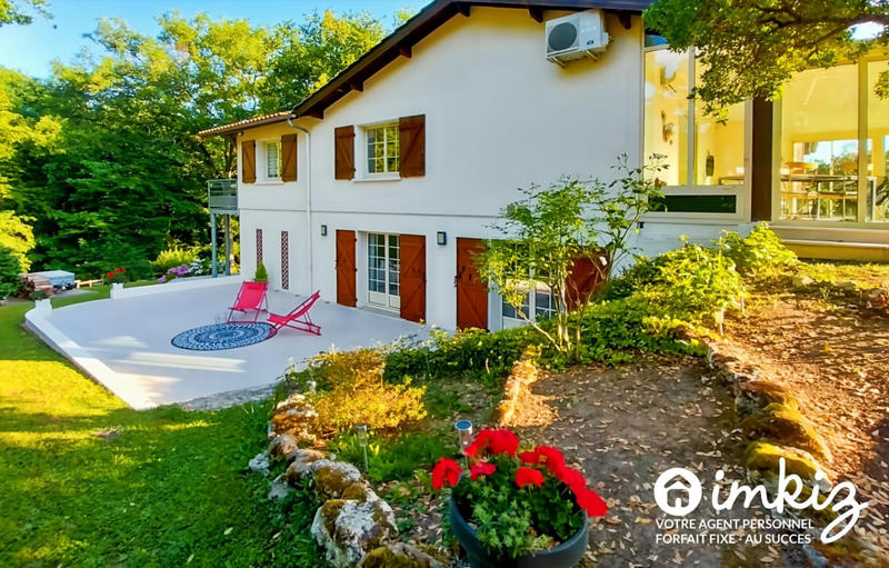 Maison - 215 m² - 7 pièces