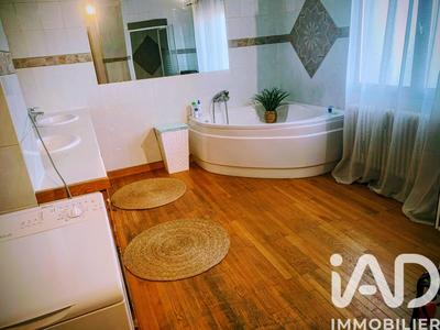 Maison - 222 m² - 10 pièces