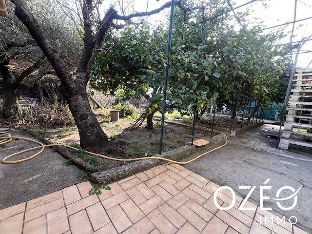 Maison - 230 m² - 6 pièces