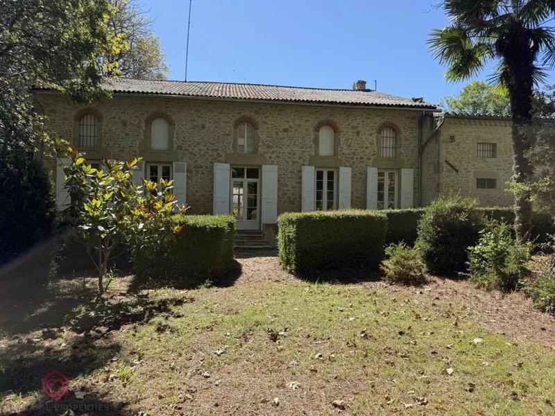 Maison - 295 m² - 9 pièces