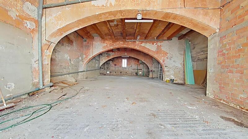 Parking / Garage - 225 m²