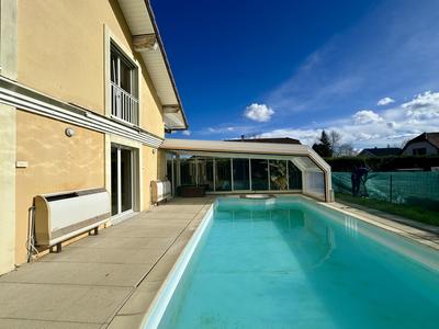 Maison - 222 m² - 7 pièces