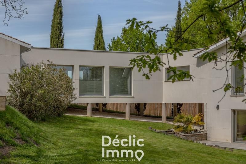 Maison - 210 m² - 6 pièces