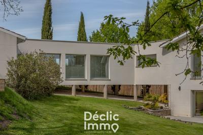 Maison - 210 m² - 6 pièces