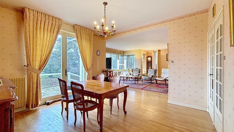 Maison - 245 m² - 10 pièces