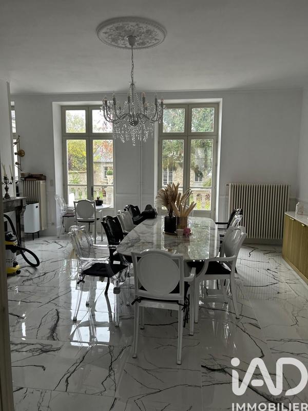 Maison - 238 m² - 9 pièces