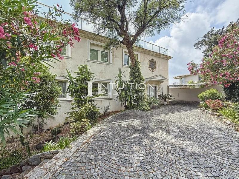 Villa - 320 m² - 6 pièces