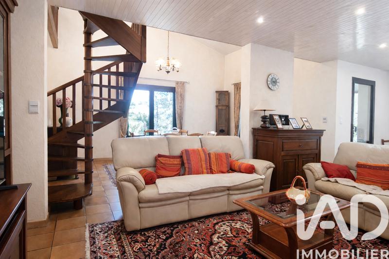 Maison - 260 m² - 7 pièces