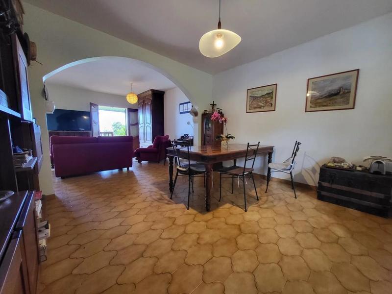 Villa - 292 m² - 9 pièces