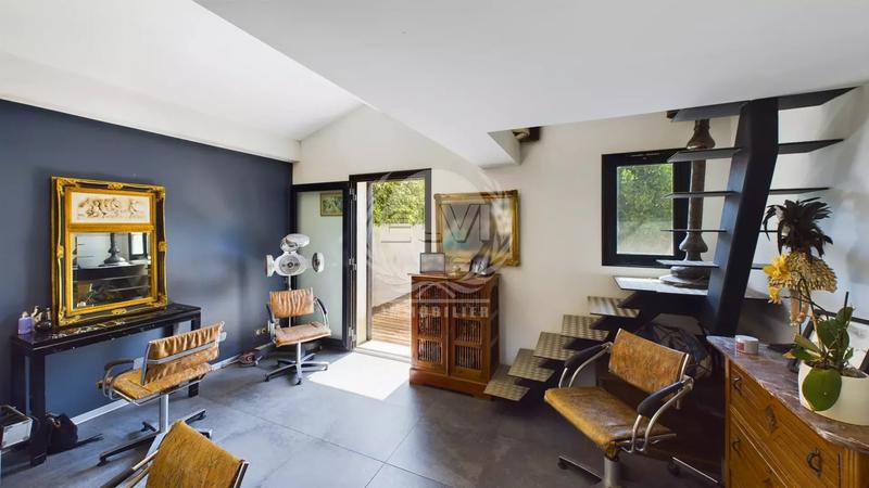 Maison - 1 100 m² - 4 pièces