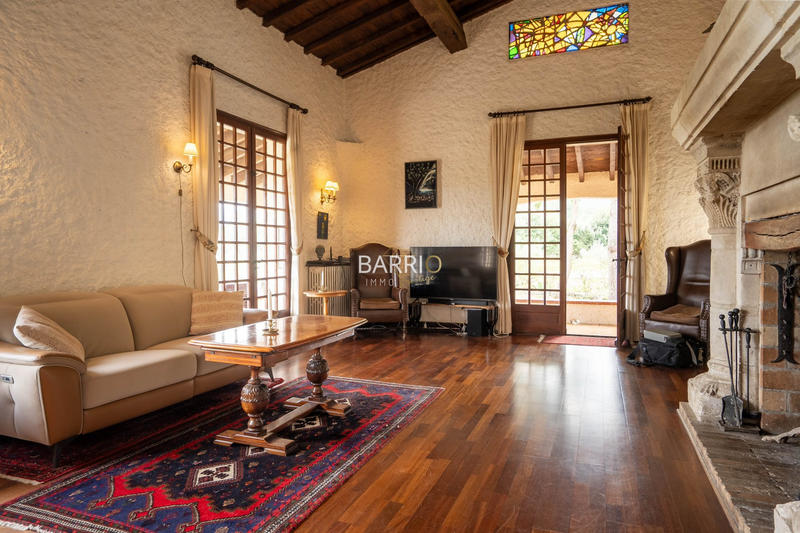 Maison traditionnelle - 183 m² - 9 pièces