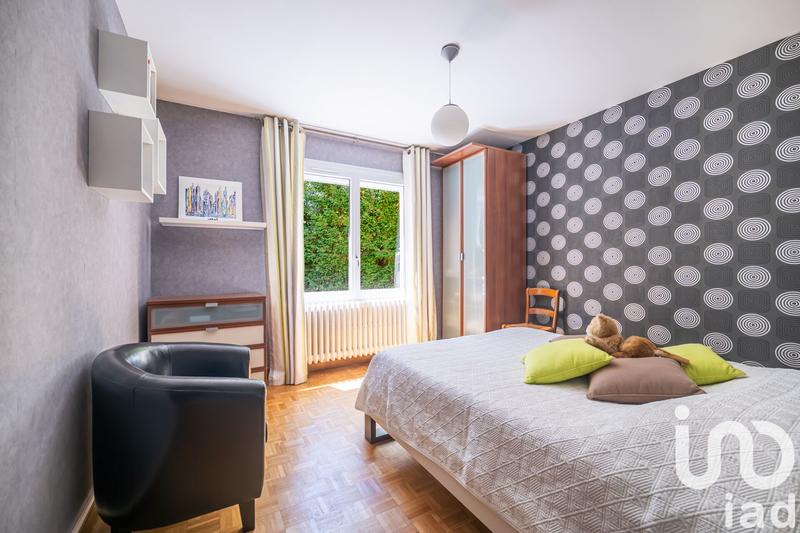 Maison - 182 m² - 9 pièces