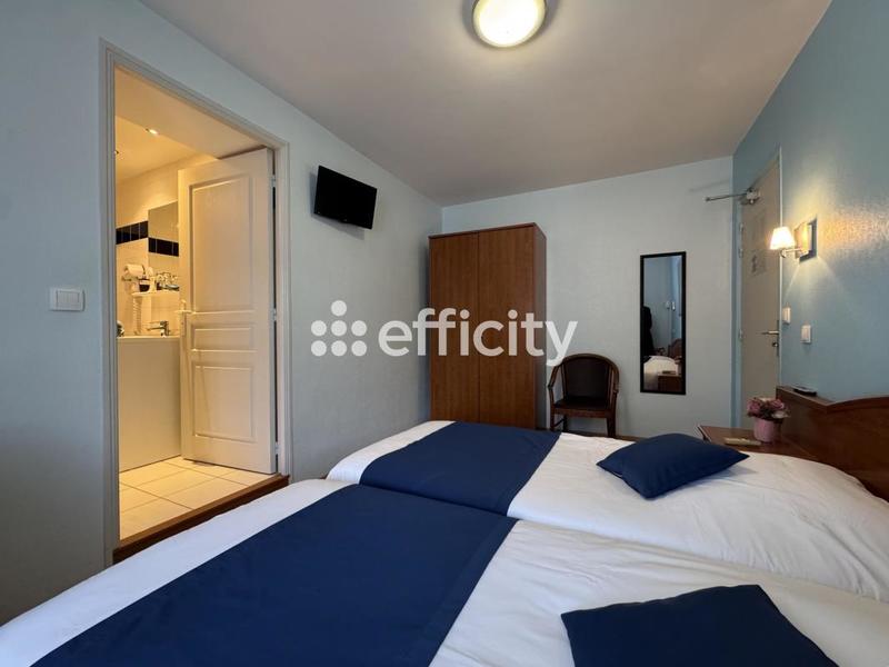 Maison - 355 m² - 13 pièces