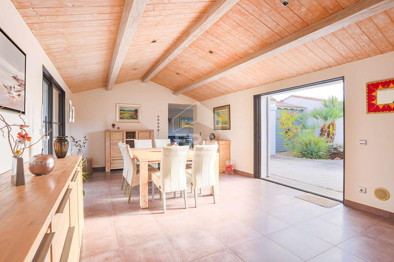 Maison - 197 m² - 8 pièces