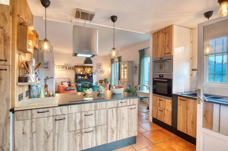 Villa - 235 m² - 6 pièces