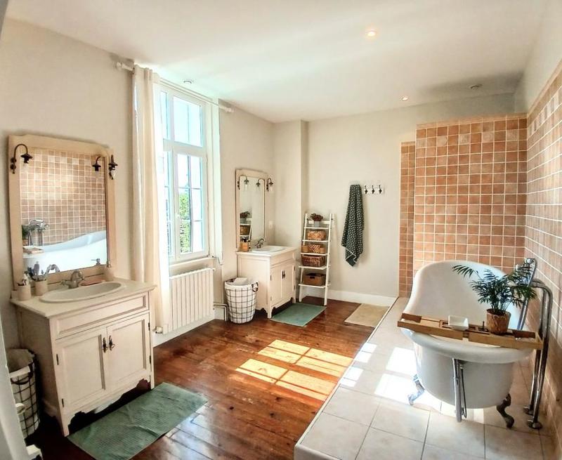 Maison - 253 m² - 10 pièces