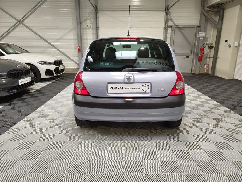 Renault Clio II 5 Portes Phase 2 1.2 i 16v 75 cv