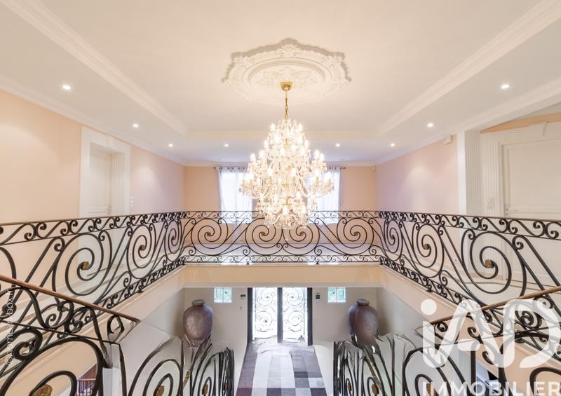 Maison - 740 m² - 15 pièces