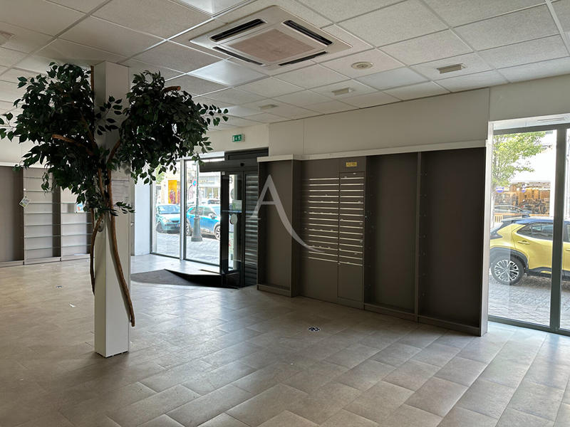 Local commercial - 118 m² - 10 pièces