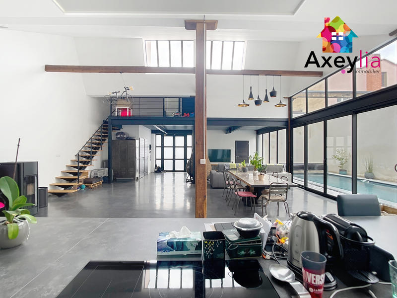 Maison - 240 m² - 7 pièces