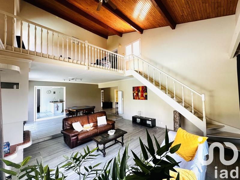 Maison - 220 m² - 8 pièces