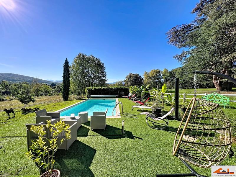 Château - 840 m² - 20 pièces