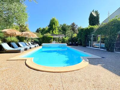 Maison - 326 m² - 10 pièces