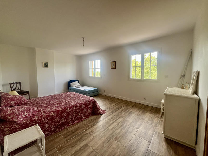 Villa - 221 m² - 6 pièces