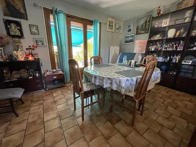 Maison - 180 m² - 9 pièces