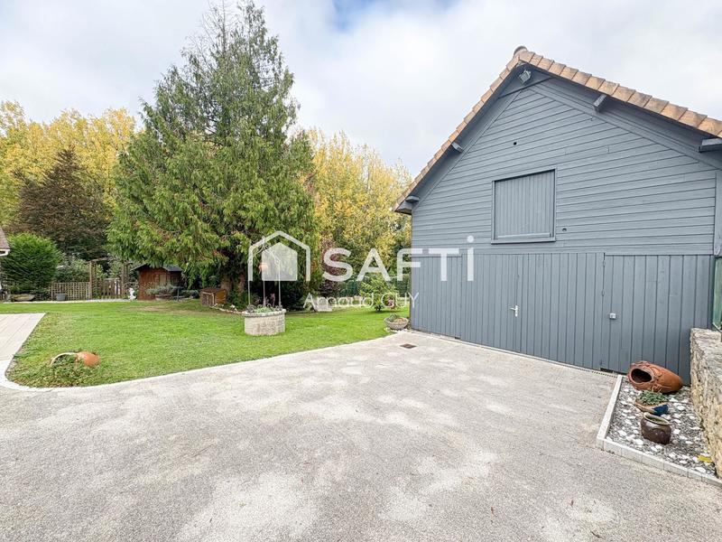 Maison - 230 m² - 8 pièces