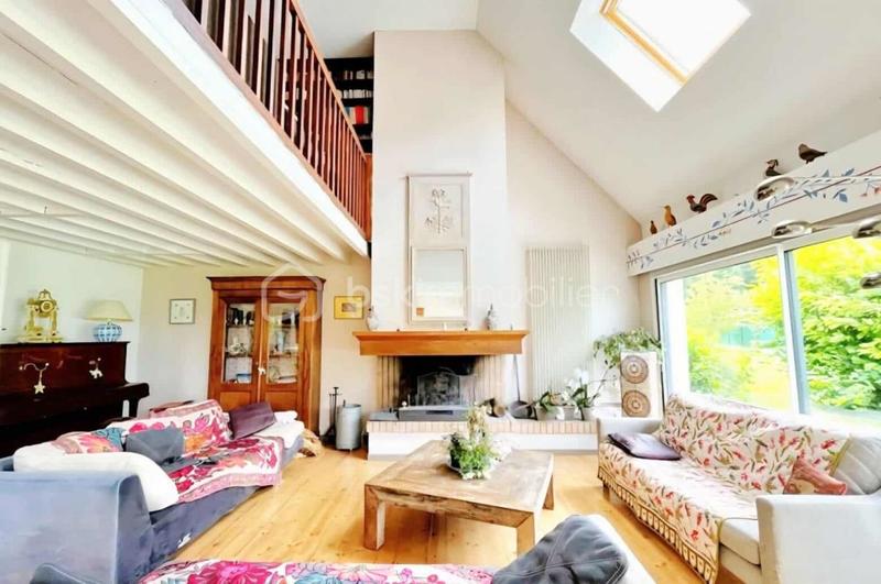 Maison - 300 m² - 8 pièces