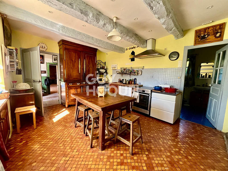 Maison - 252 m² - 8 pièces