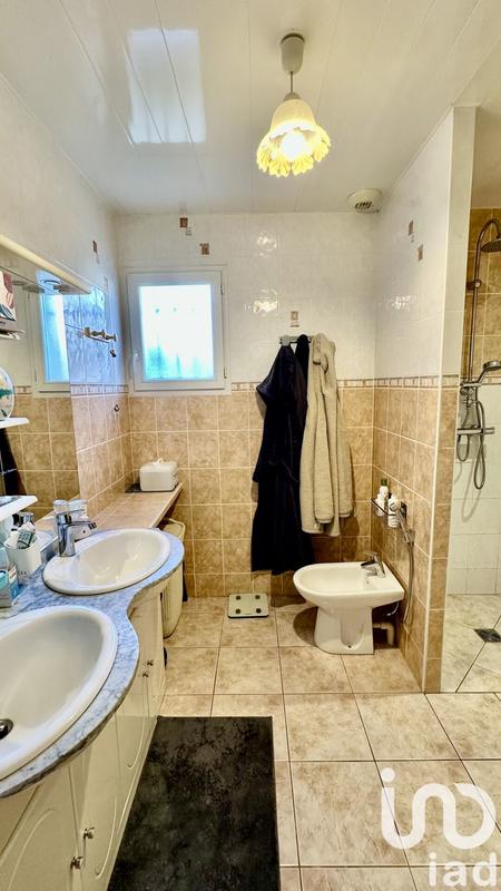 Maison - 228 m² - 8 pièces