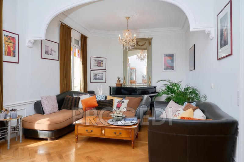 Maison de ville - 271 m² - 8 pièces