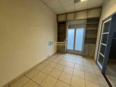 Local commercial - 143 m² - 2 pièces