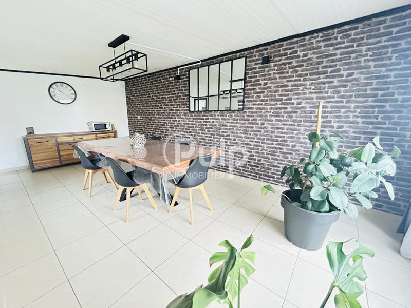 Maison - 102 m² - 8 pièces