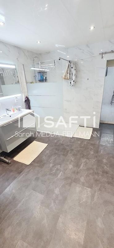 Maison - 230 m² - 7 pièces