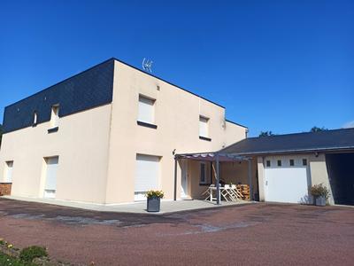 Maison traditionnelle - 178 m² - 9 pièces