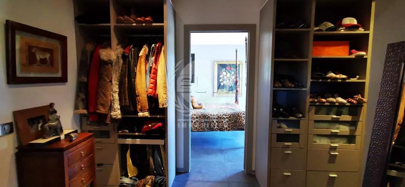 Maison - 1 100 m² - 4 pièces