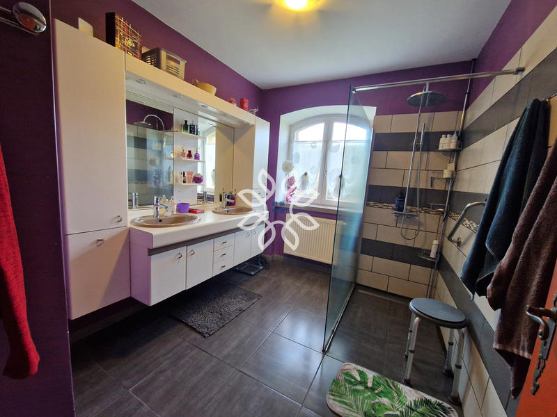 Propriété - 223 m² - 7 pièces