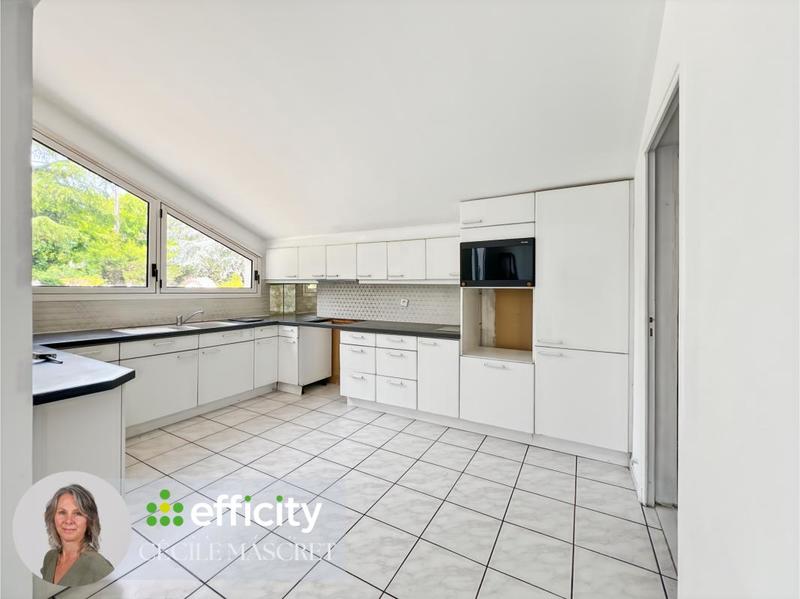 Maison - 182 m² - 7 pièces