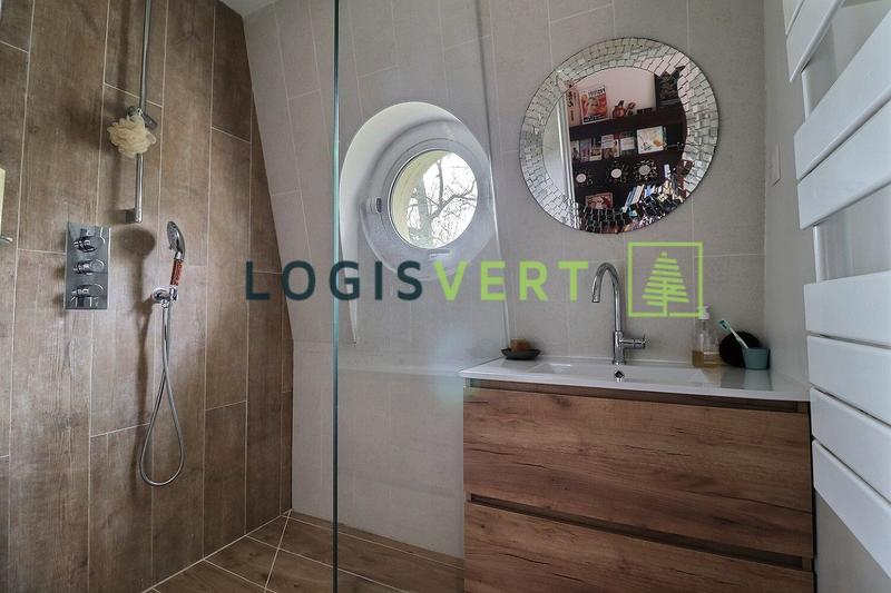 Maison - 236 m² - 8 pièces