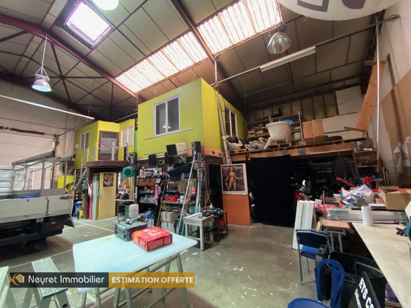 Local d'activités - 253 m²