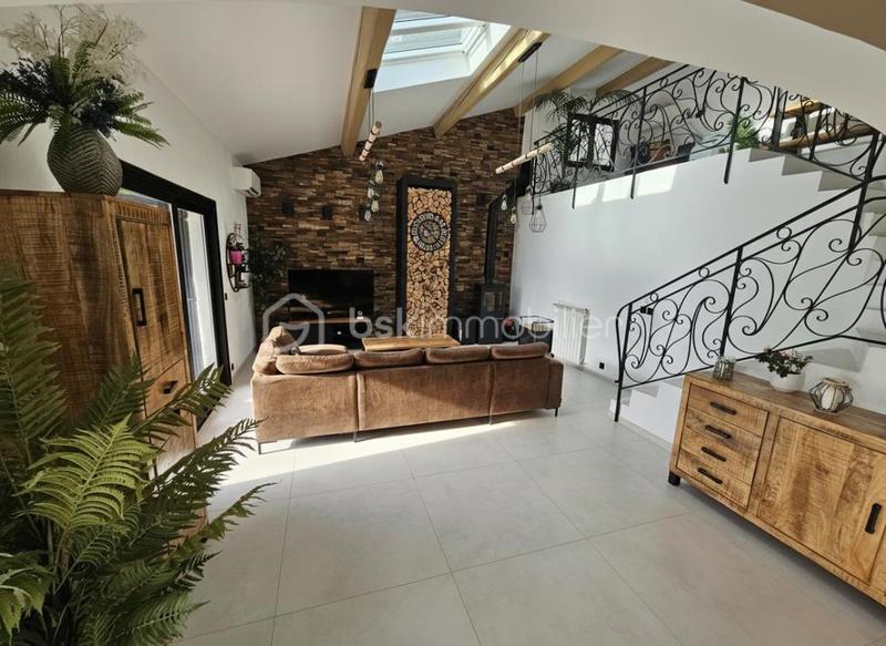 Propriété - 208 m² - 6 pièces