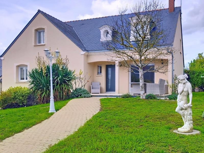 Maison - 285 m² - 10 pièces