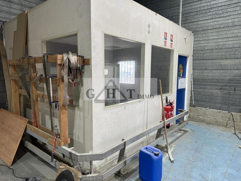 Entrepôt - 1 500 m²