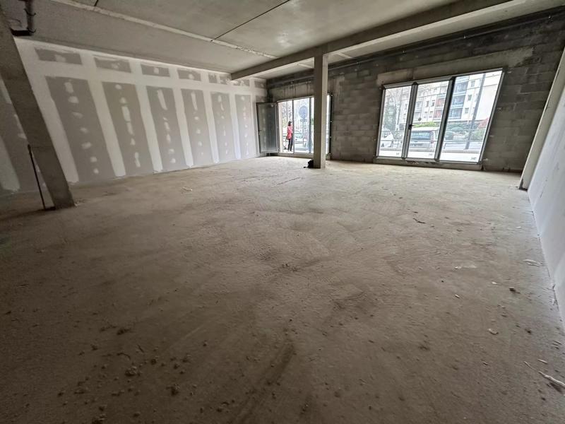 Local commercial - 142 m² - 1 pièce