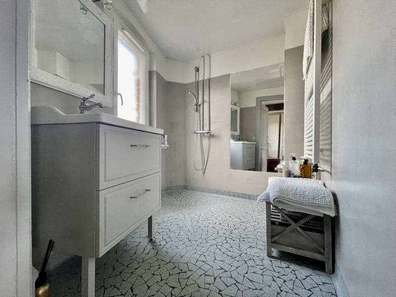 Maison - 292 m² - 8 pièces