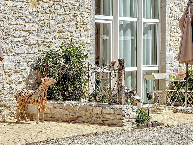 Maison ancienne - 692 m² - 16 pièces